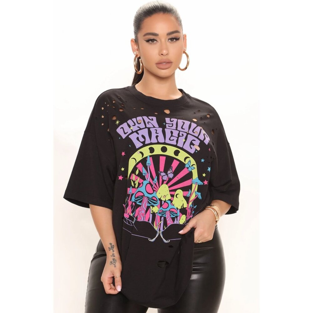 Fashion Nova ✦ Own Your Magic Distressed Tee ✦ Moon Phases Graphic Top Black NWT - Picture 3 of 5
